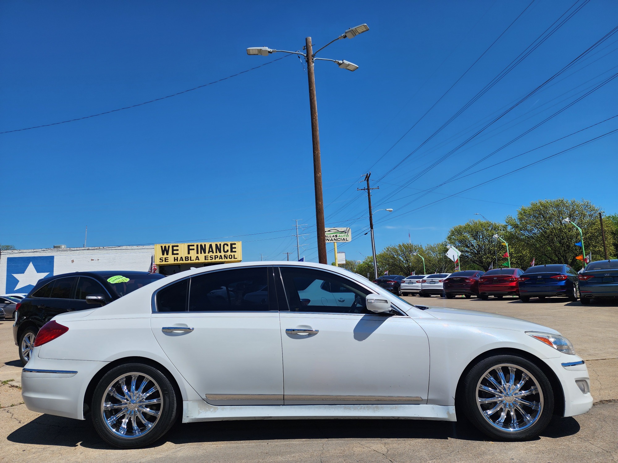 2013 WHITE Hyundai Genesis 3.8L (KMHGC4DD1DU) with an 3.8L V6 DOHC 24V engine, 6-Speed Automatic transmission, located at 2660 S.Garland Avenue	, Garland, TX, 75041, (469) 298-3118, 32.885387, -96.656776 - CASH$$$$$$ CAR!!!! This is a SUPER CLEAN 2013 HYUNDAI GENESIS 3.8L SEDAN! SUPER CLEAN! PUSH START! HEATED/LEATHER SEATS! BLUETOOTH Great Gas Mileage! Come in for a test drive today. We are open from 10am-7pm Monday-Saturday. Call us with any questions at 469.202.7468, or email us at DallasAuto - Photo #2